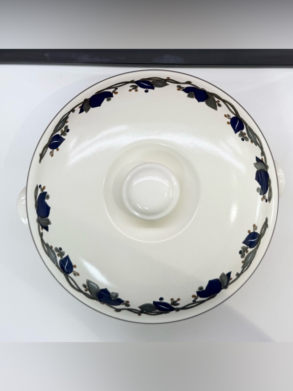 Mikasa Intaglio Arabella 2 pc Covered Casserole 9.5 ” x 2.25” - Oven to Table
